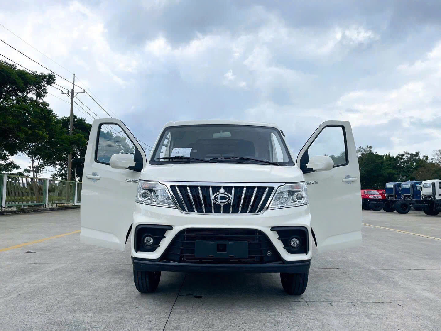 Tera V8 5 Chỗ: Giải Pháp Vận Tải Toàn Diện Cho Nhu Cầu Chở Hàng và Chở Người